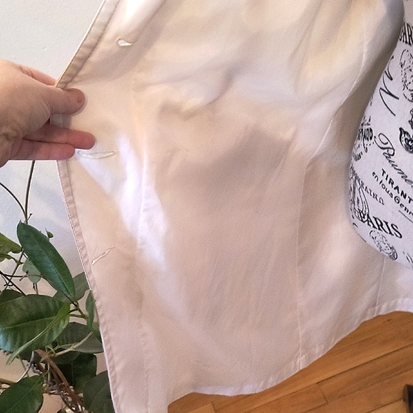 Novelti Elegant Cream Trench Coat, With A Belt. Size Large. Great Condition. - Picture 9 of 9